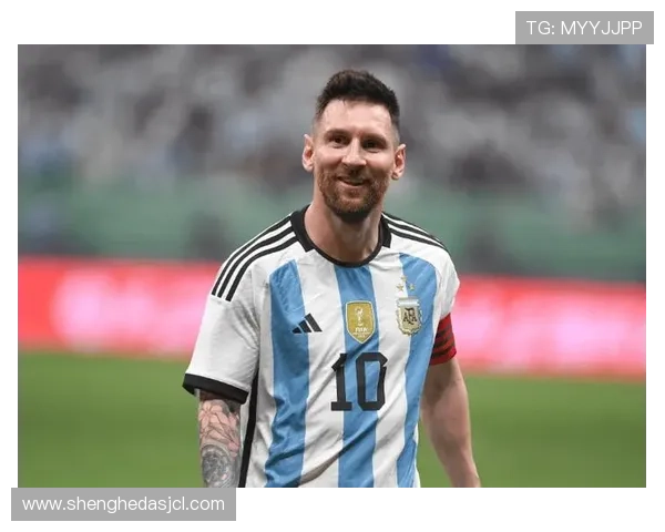 梅西作为阿根廷民族英雄，近期表现稳健持续提升国家队竞争力