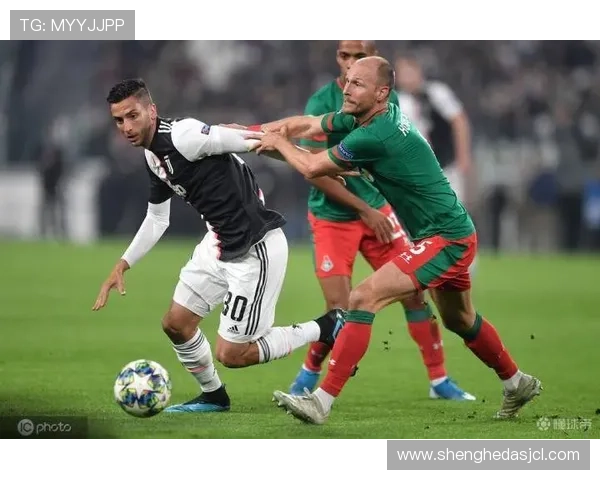 杜埃与迪巴拉脚下技术对比:细腻度、创造性与进攻效率差异 杜埃与迪巴拉脚下技术对比:细腻度、创造性与进攻效率差异