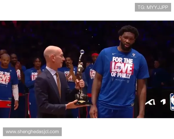 乔尔·恩比德今天又穿成富豪逛街，路人看了都怀疑走错片场了？